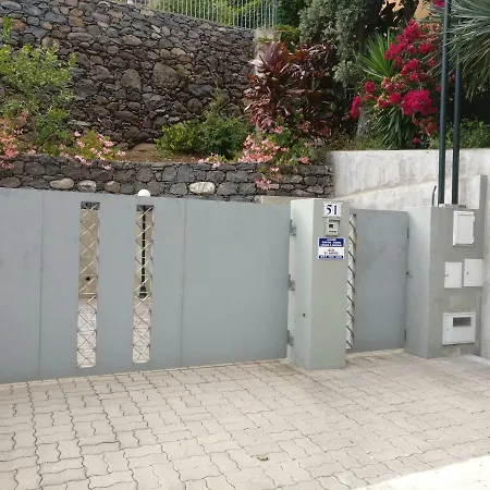 Pink House - Tabua Ribeira Brava