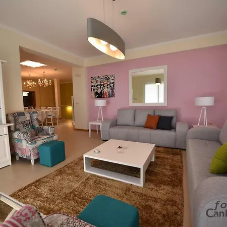 Semesterbostad Pink House - Tabua *