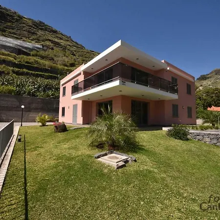 Semesterbostad Pink House - Tabua *