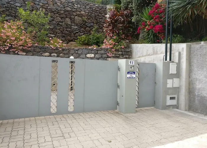 Pink House - Tabua Ribeira Brava